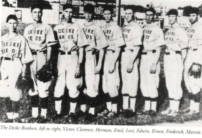 Deike Brothers baseball team - Hye, Texas at Coordinastes Vineyards